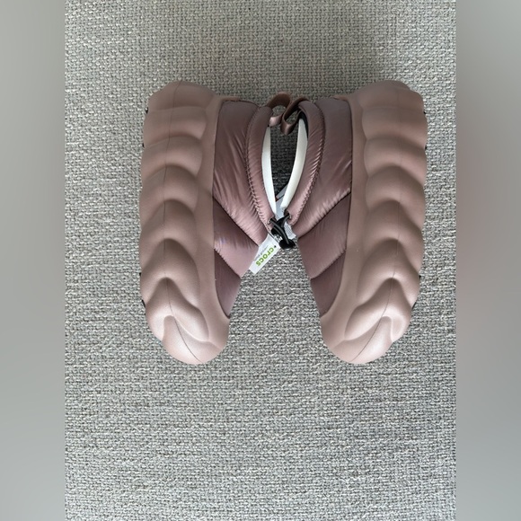 Crocs Quilted Satin Platform Loafers  – Women’s 8 / Men’s 6 – Brand New with Tag - Picture 14 of 16